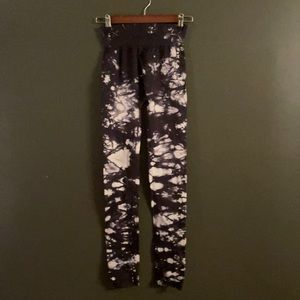 Nikibiki Black and White tie dye leggings